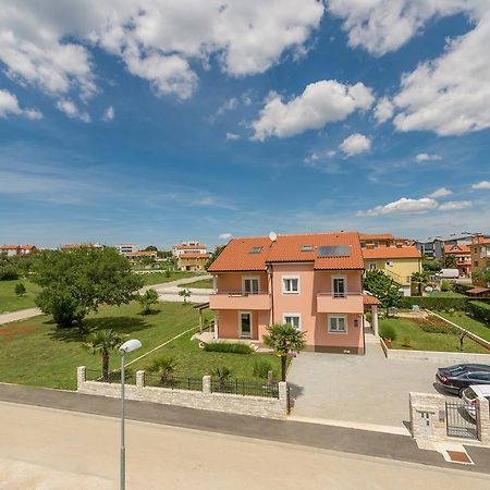 Guest House Gloria Новиград Экстерьер фото