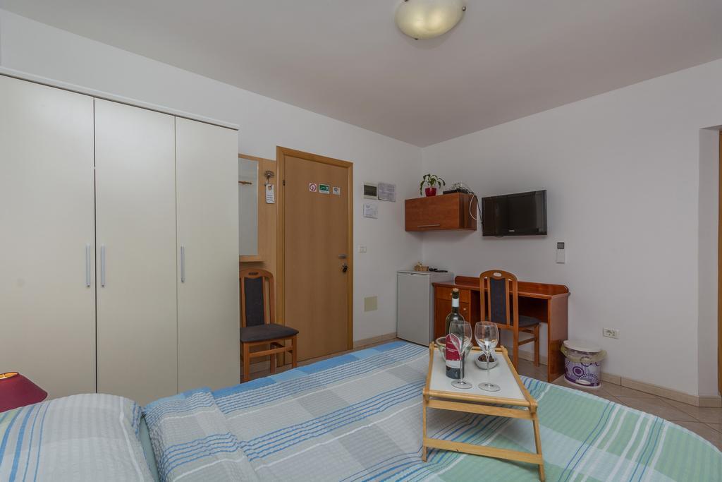 Guest House Gloria Новиград Экстерьер фото