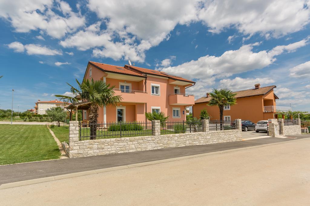 Guest House Gloria Новиград Экстерьер фото
