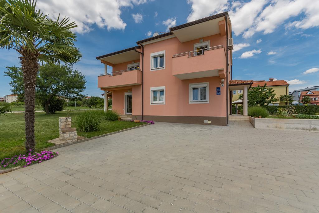 Guest House Gloria Новиград Экстерьер фото