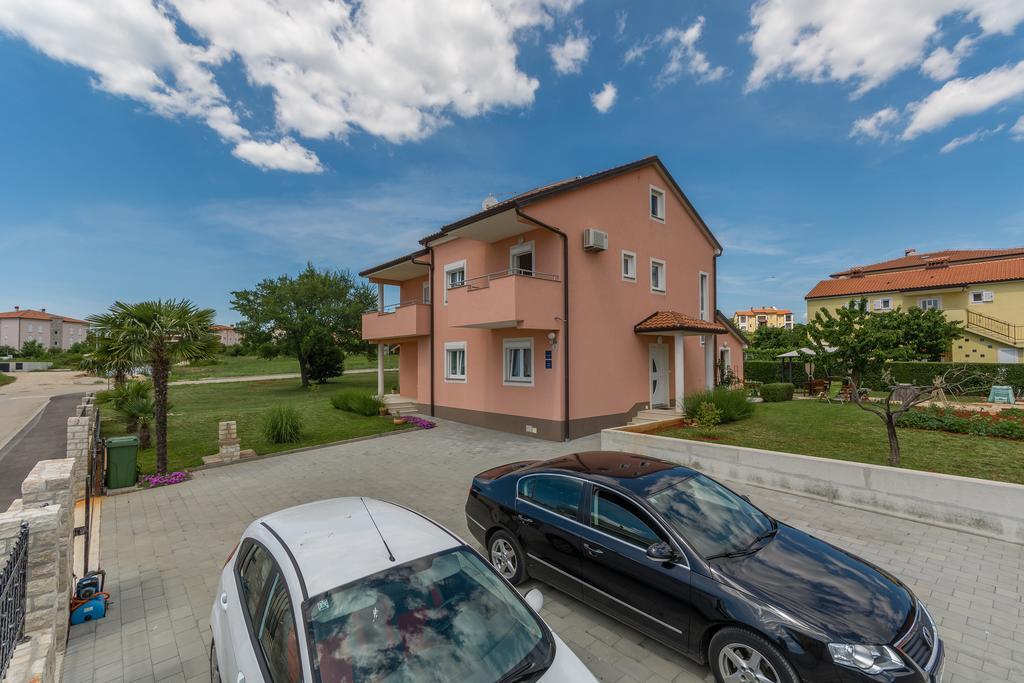 Guest House Gloria Новиград Экстерьер фото